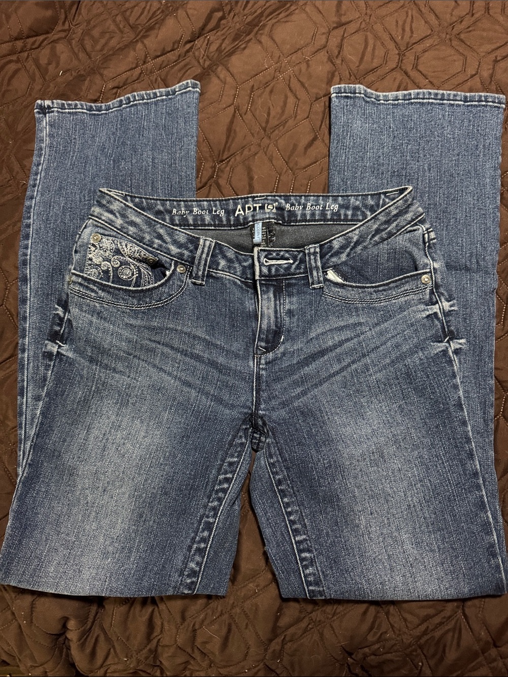 Apt. 9 Women's Medium Blue Boot Cut Jeans with Embroidered Pocket